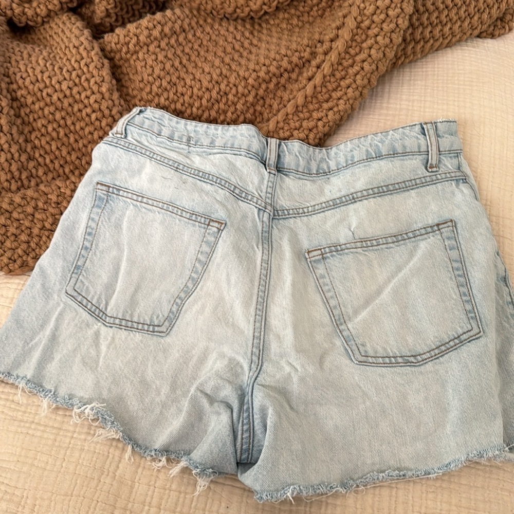 Top shop denim, distressed shorts size 8 - Picture 3 of 3